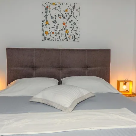 Juric 32 - Boutique 4* חוואר