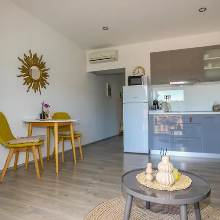 Guest house Juric 32 - Boutique 4*