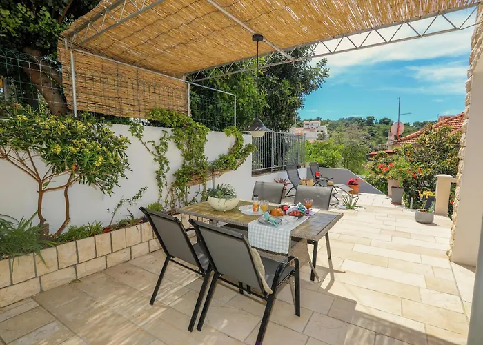 Juric 32 - Boutique Gostinjska kuća 4*