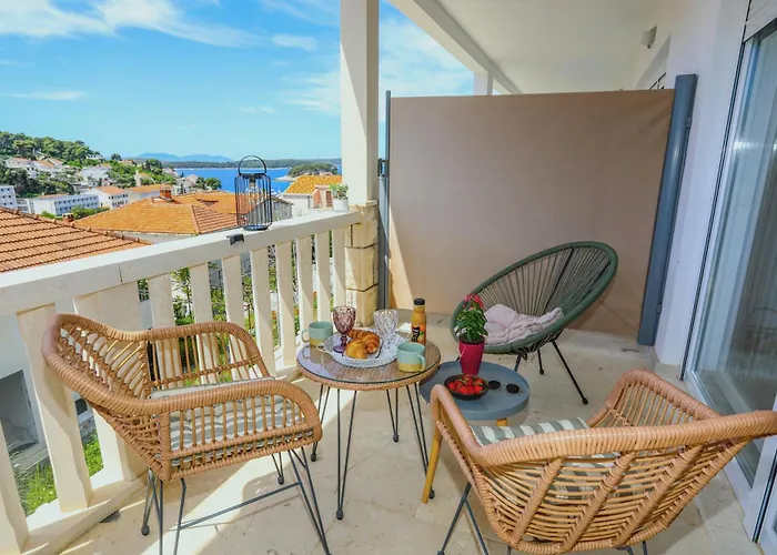 Juric 32 - Boutique Hvar Town